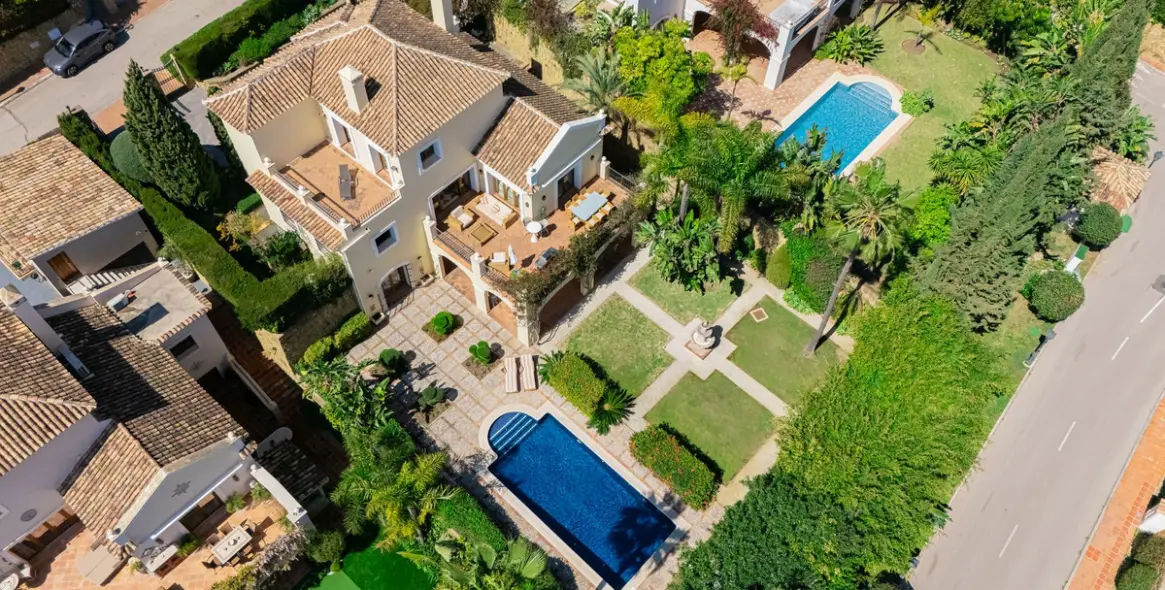 Venta de villa independiente en El Paraiso 2
