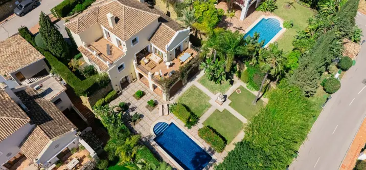 Venta de villa independiente en El Paraiso 1