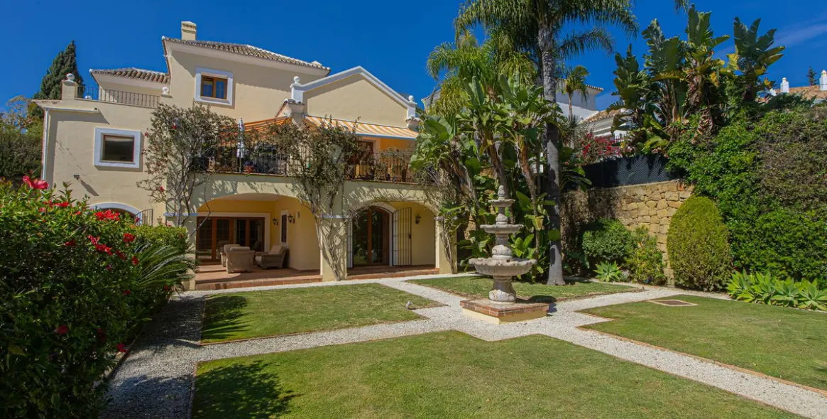 Venta de villa independiente en El Paraiso 4
