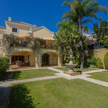 Venta de villa independiente en El Paraiso