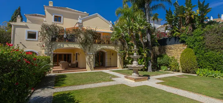 Venta de villa independiente en El Paraiso 3