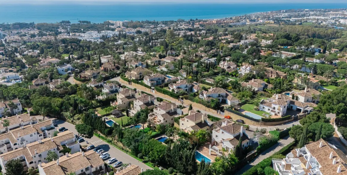 Venta de villa independiente en El Paraiso 7