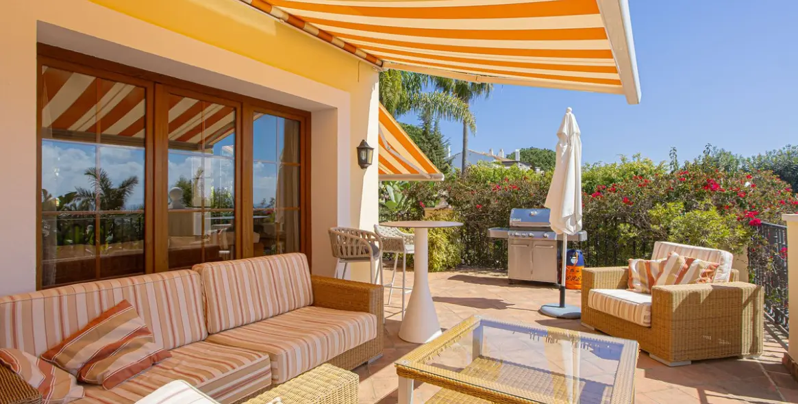 Venta de villa independiente en El Paraiso 8