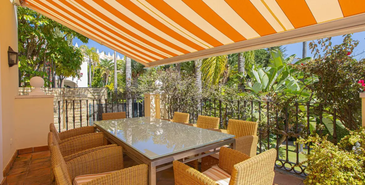 Venta de villa independiente en El Paraiso 9