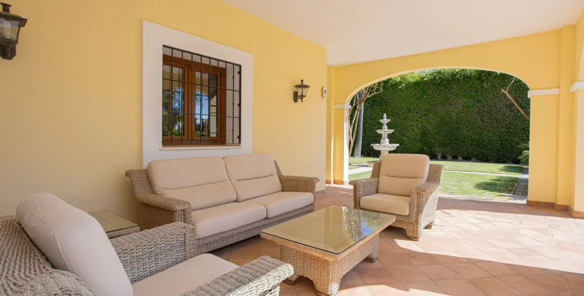 Venta de villa independiente en El Paraiso 15