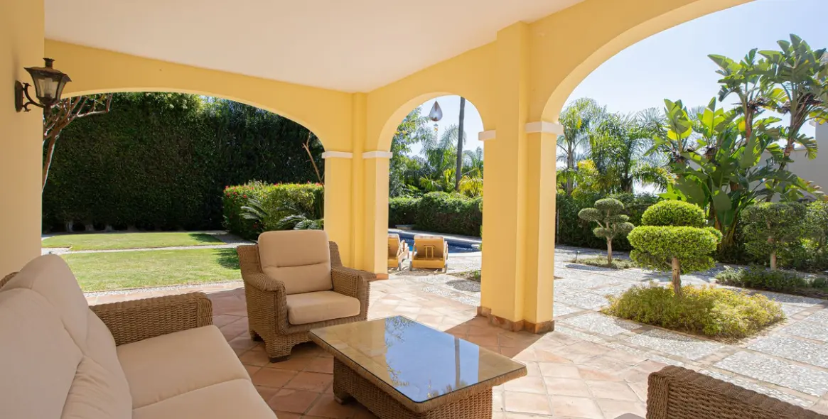 Venta de villa independiente en El Paraiso 16