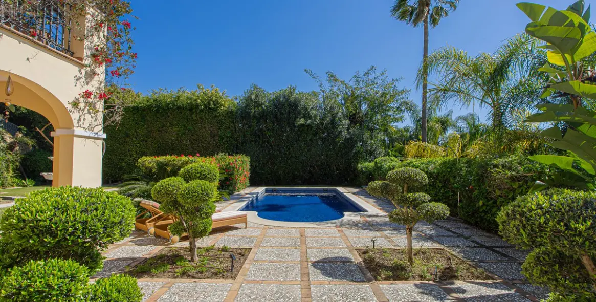 Venta de villa independiente en El Paraiso 20