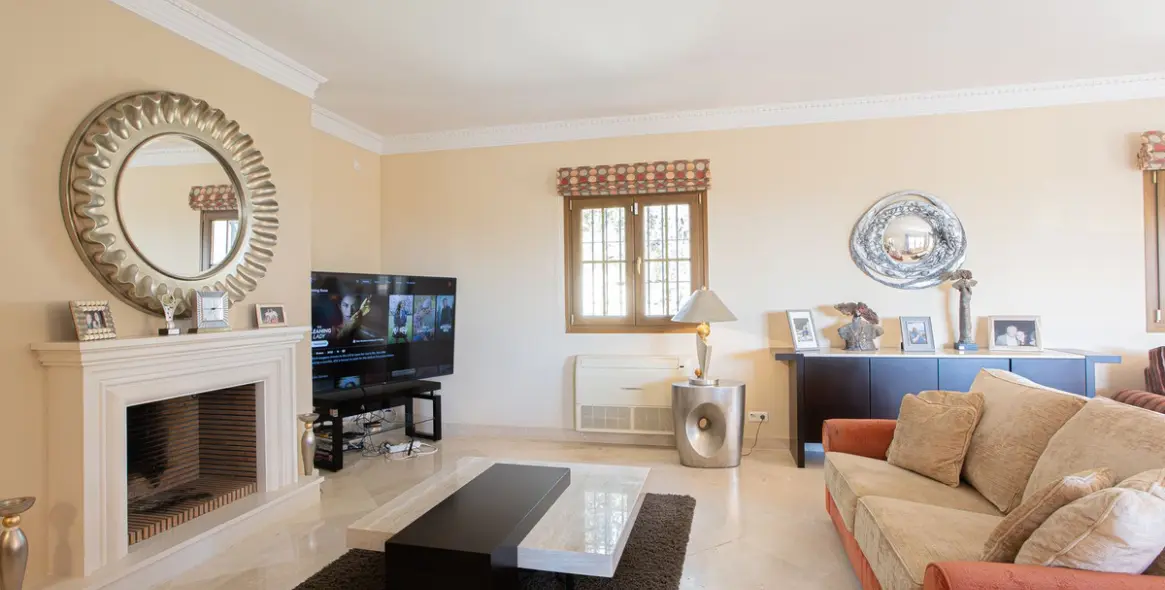 Venta de villa independiente en El Paraiso 22