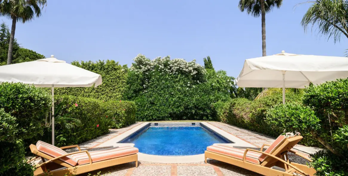 Venta de villa independiente en El Paraiso 25