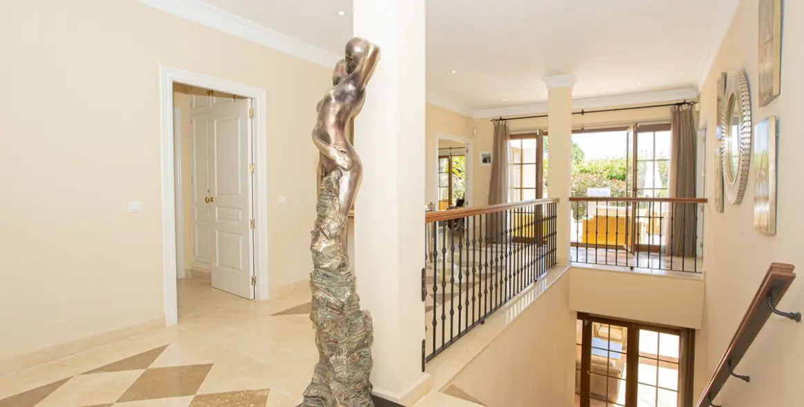 Venta de villa independiente en El Paraiso 27