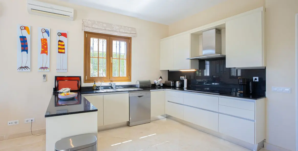 Venta de villa independiente en El Paraiso 29