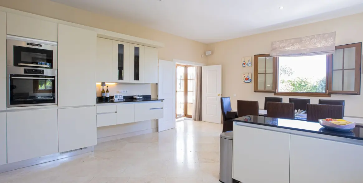 Venta de villa independiente en El Paraiso 30