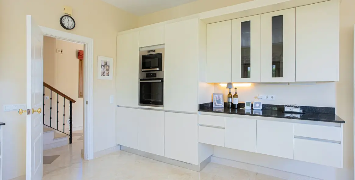 Venta de villa independiente en El Paraiso 31