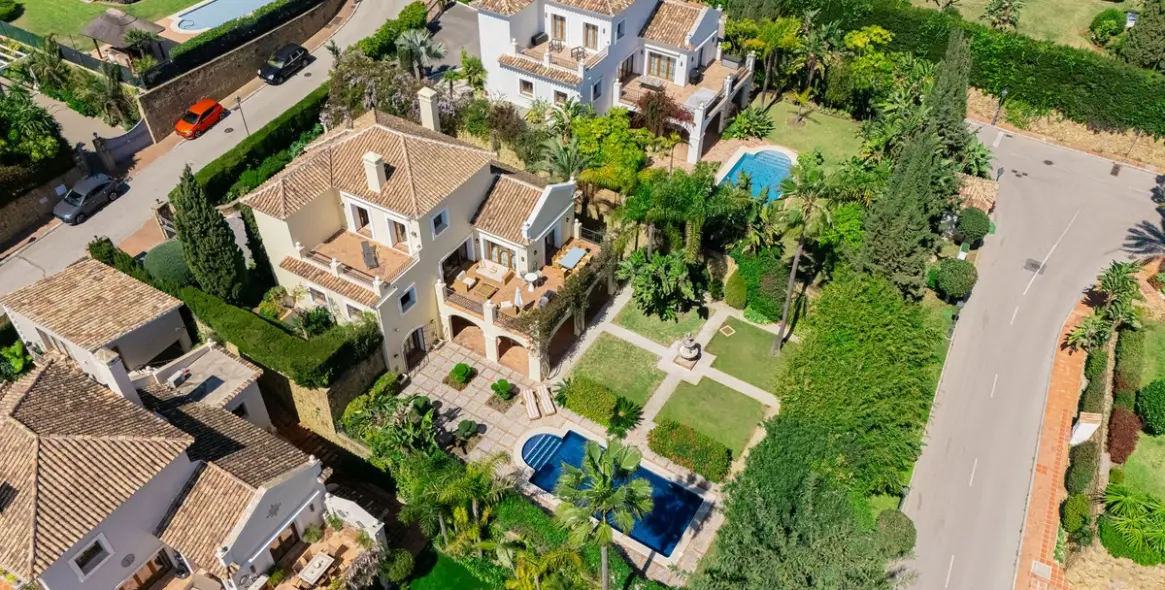 Venta de villa independiente en El Paraiso 35