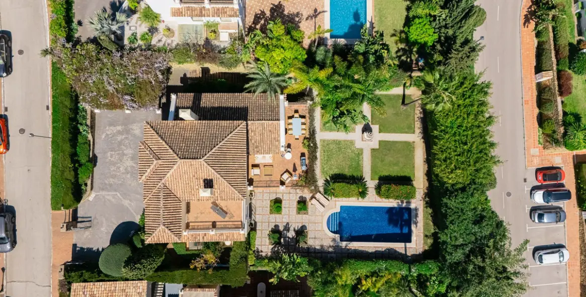 Venta de villa independiente en El Paraiso 36