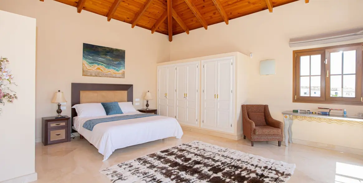 Venta de villa independiente en El Paraiso 38