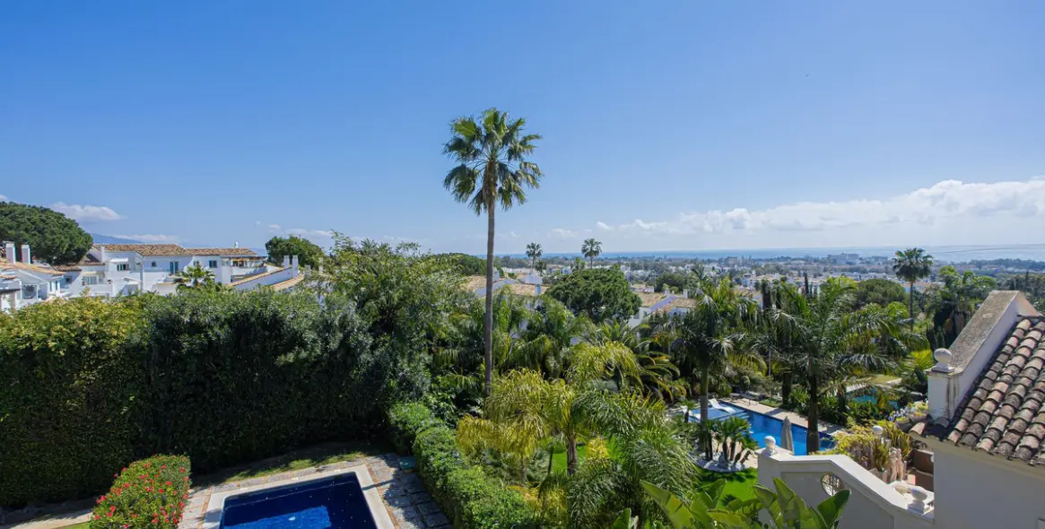 Venta de villa independiente en El Paraiso 43