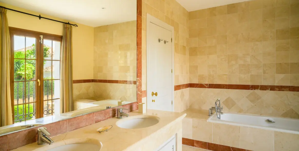 Venta de villa independiente en El Paraiso 45