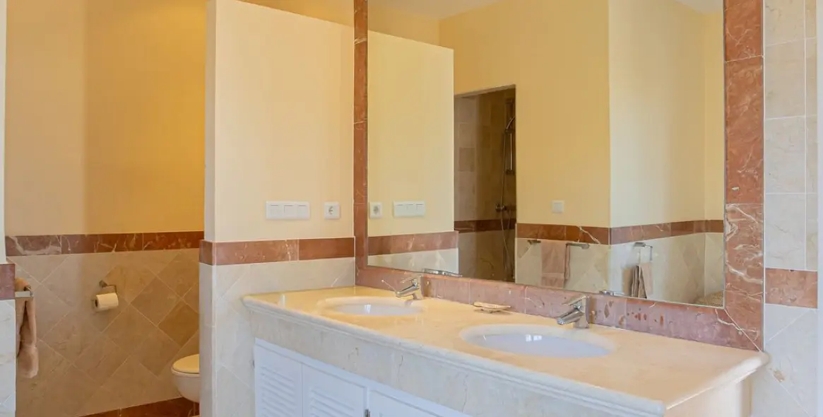 Venta de villa independiente en El Paraiso 46