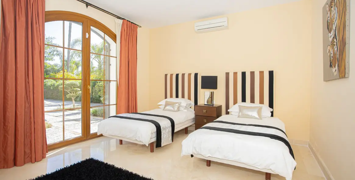 Venta de villa independiente en El Paraiso 48