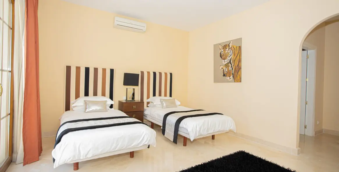 Venta de villa independiente en El Paraiso 49