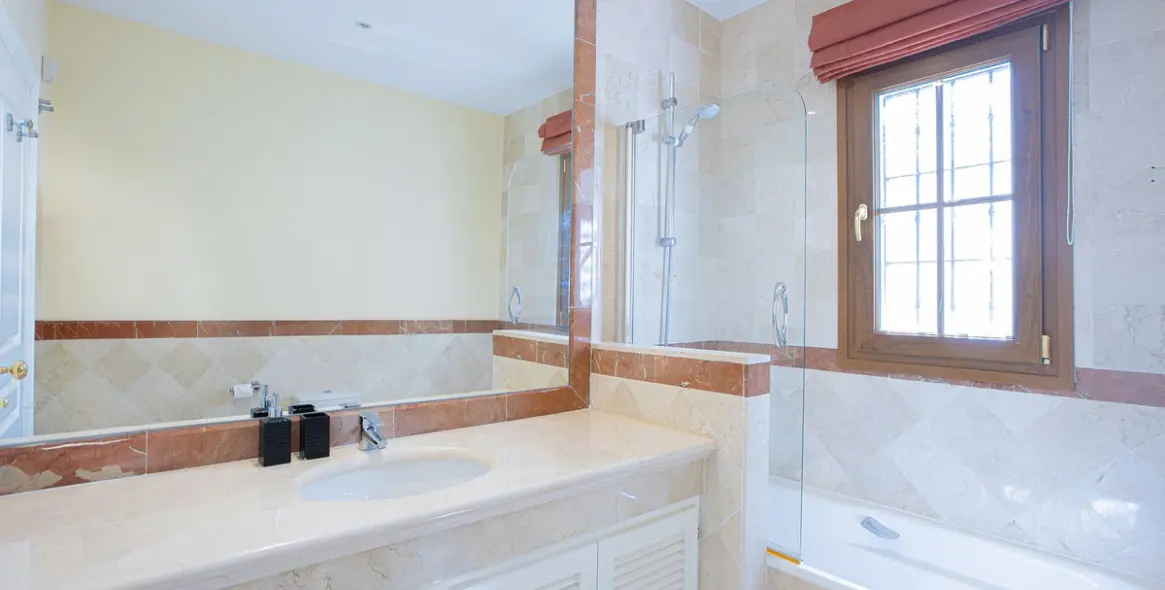 Venta de villa independiente en El Paraiso 51