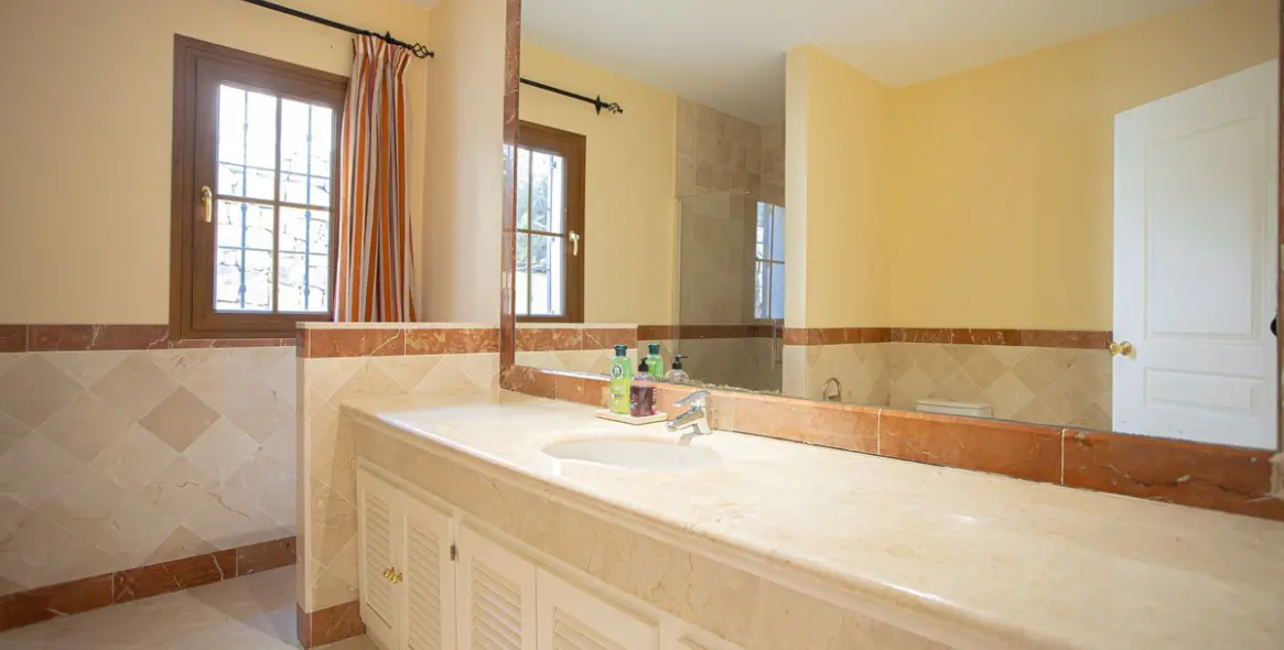 Venta de villa independiente en El Paraiso 55