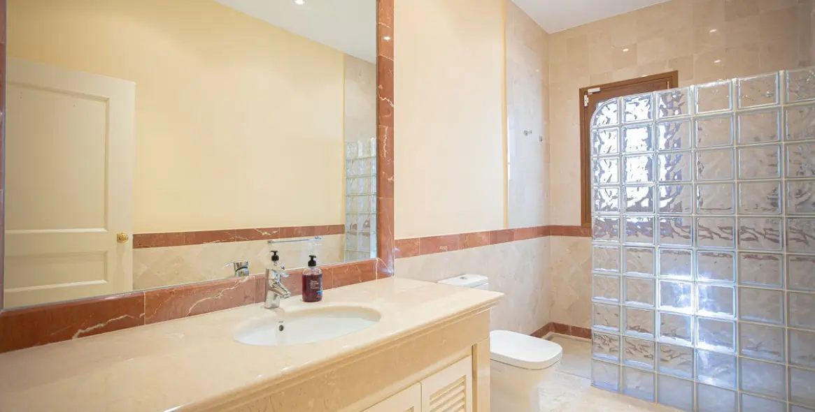 Venta de villa independiente en El Paraiso 61