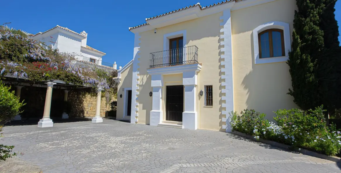 Venta de villa independiente en El Paraiso 67