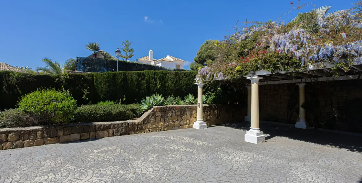 Venta de villa independiente en El Paraiso 68