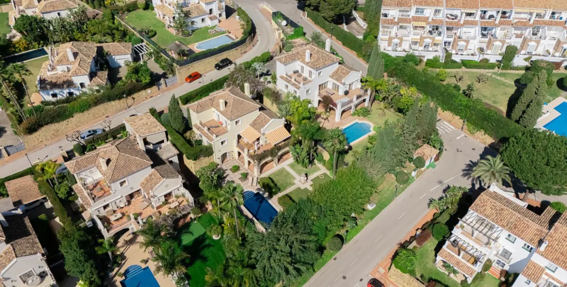 Venta de villa independiente en El Paraiso 71