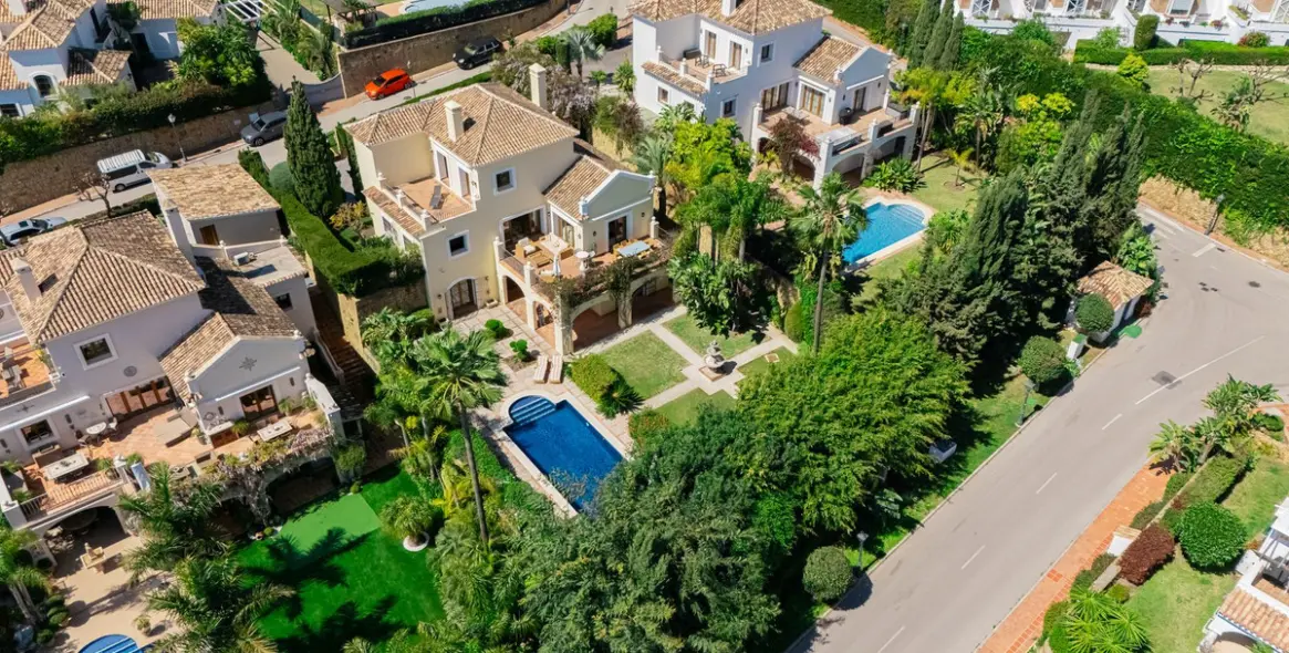 Venta de villa independiente en El Paraiso 75