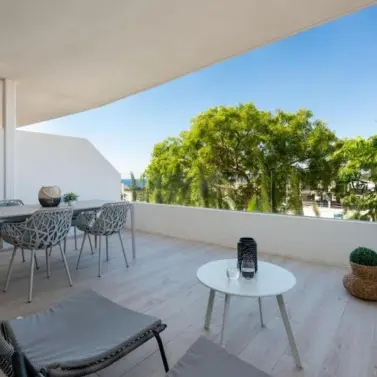 Venta de apartamento en planta media en Estepona