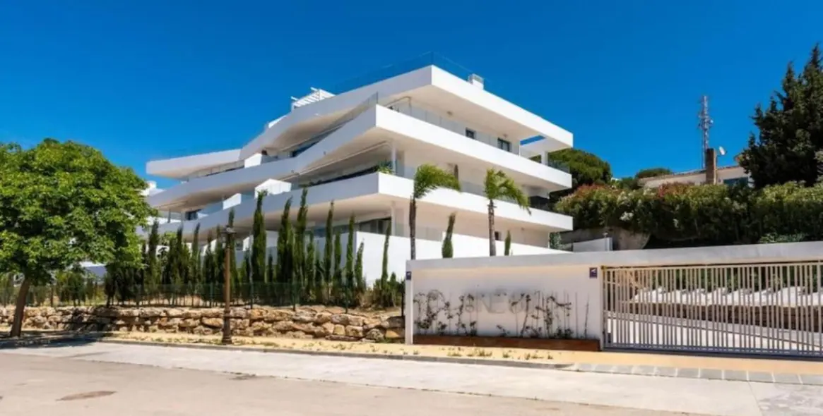 Venta de apartamento en planta media en Estepona 5