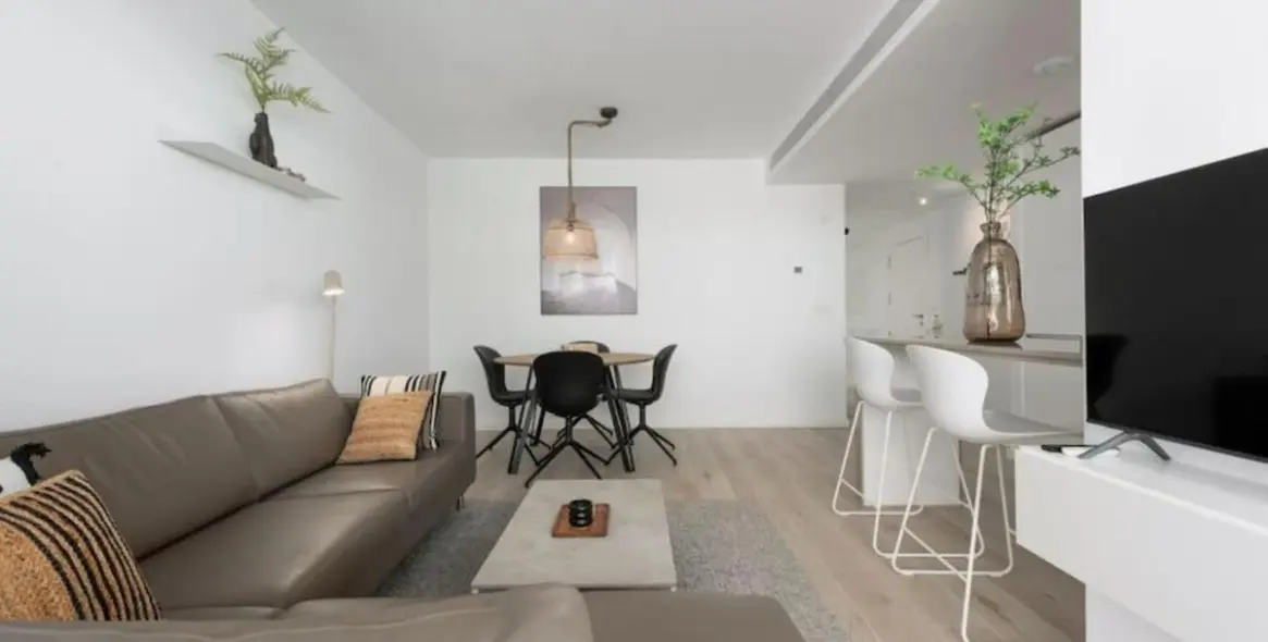 Venta de apartamento en planta media en Estepona 7