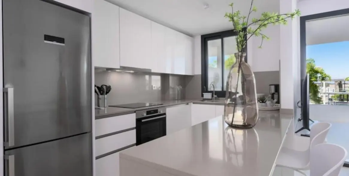 Venta de apartamento en planta media en Estepona 9