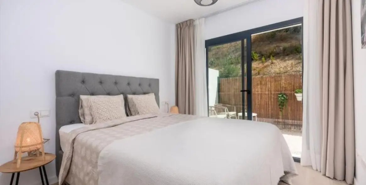 Venta de apartamento en planta media en Estepona 11