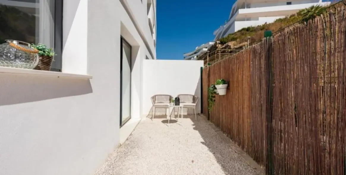 Venta de apartamento en planta media en Estepona 15