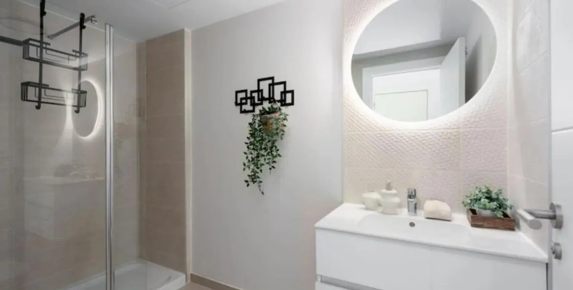 Venta de apartamento en planta media en Estepona 18