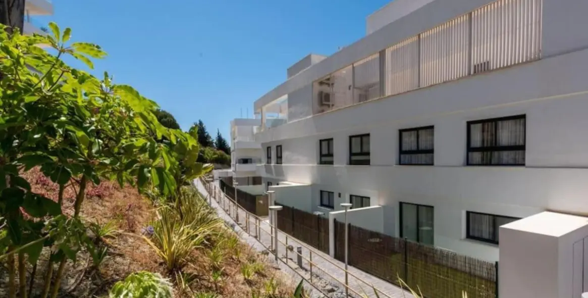 Venta de apartamento en planta media en Estepona 21