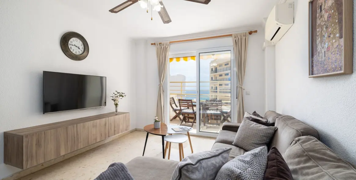 Sale of middle floor apartment in Benalmadena Costa 3