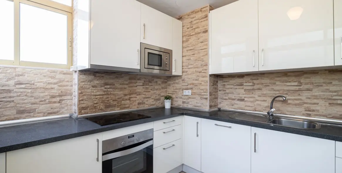 Sale of middle floor apartment in Benalmadena Costa 8