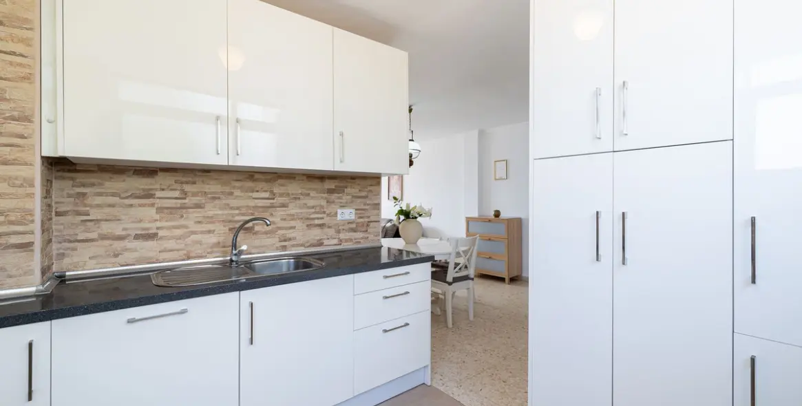 Sale of middle floor apartment in Benalmadena Costa 9