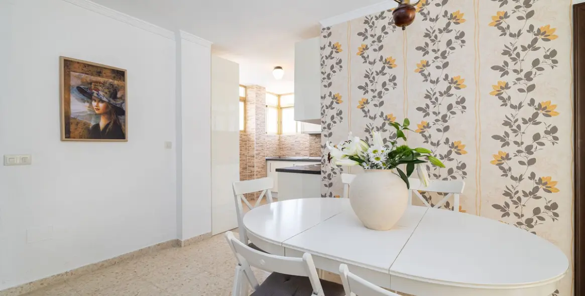 Sale of middle floor apartment in Benalmadena Costa 11