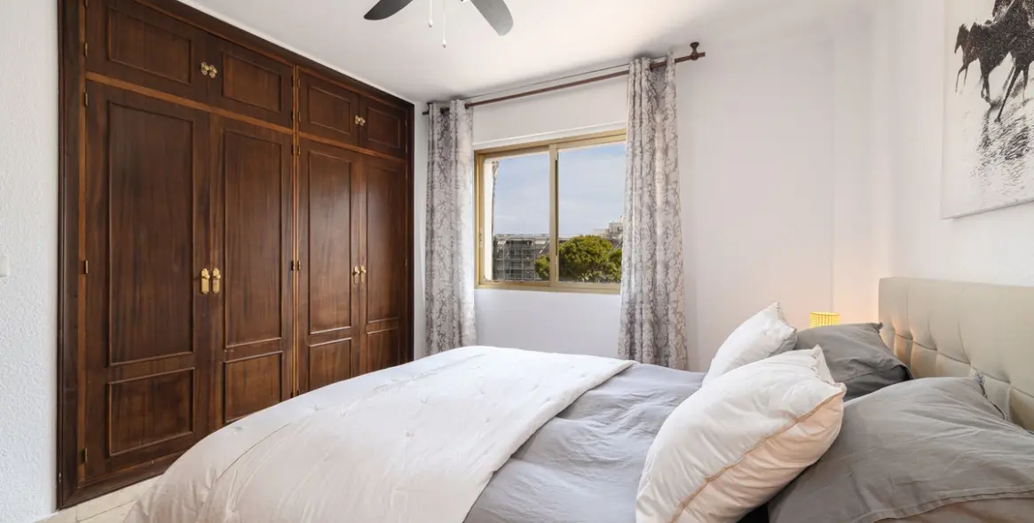 Sale of middle floor apartment in Benalmadena Costa 13