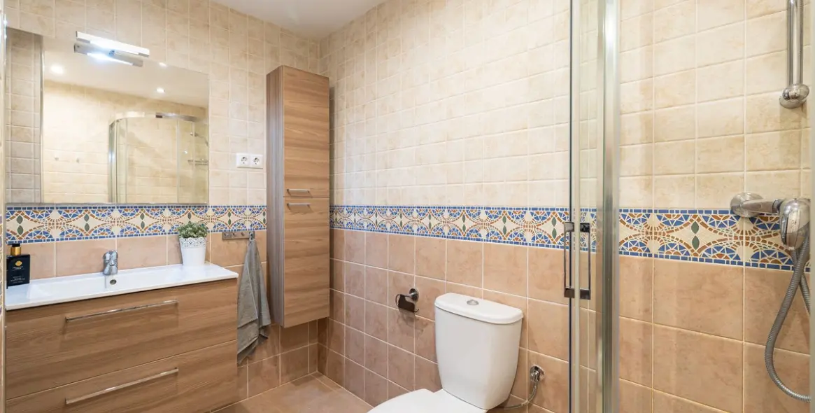 Sale of middle floor apartment in Benalmadena Costa 15