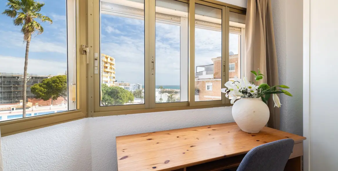 Sale of middle floor apartment in Benalmadena Costa 16