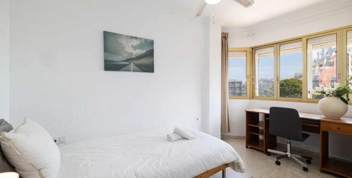 Sale of middle floor apartment in Benalmadena Costa 17