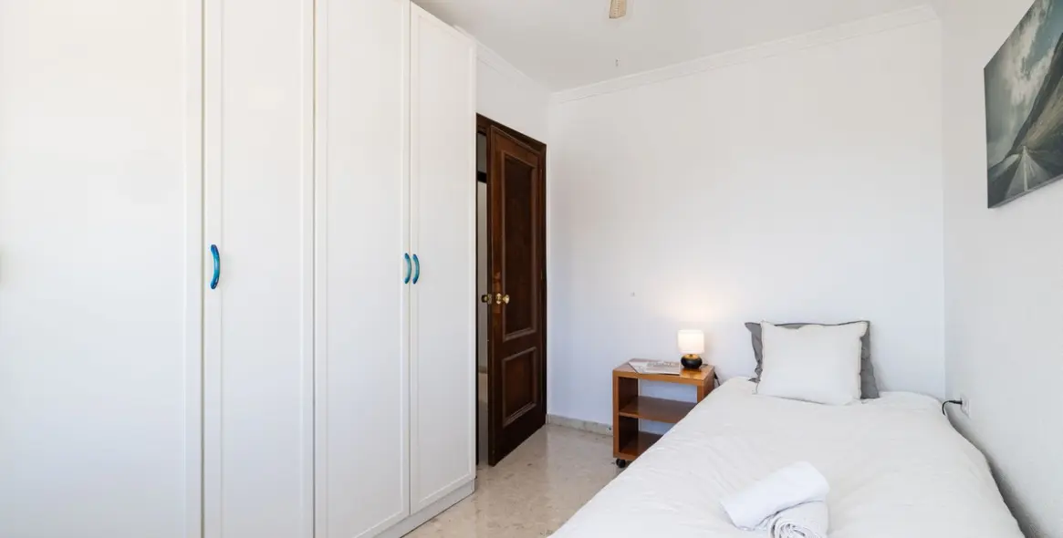 Sale of middle floor apartment in Benalmadena Costa 18