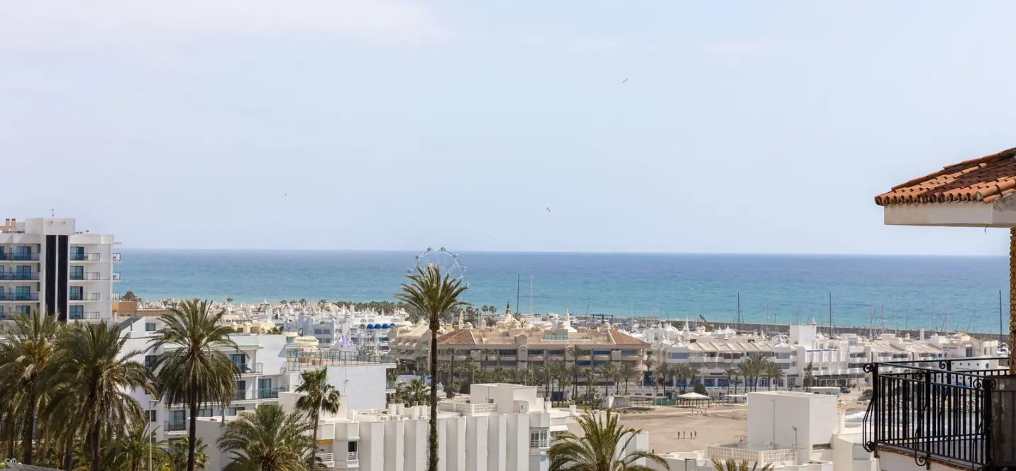 Venta de apartamento en planta media en Benalmadena Costa 0